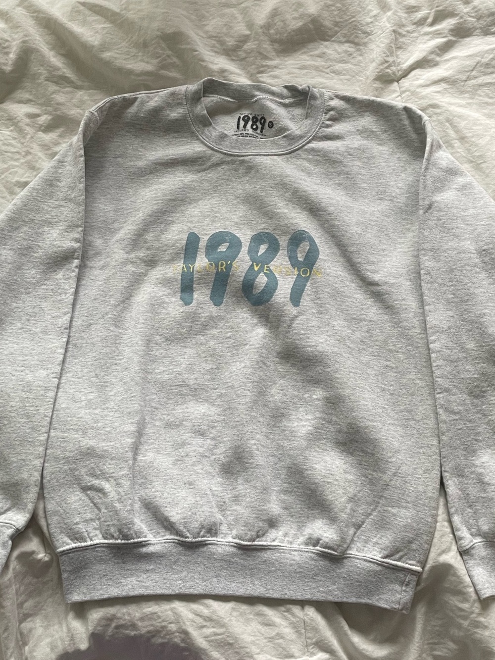 Taylor Swift 1989 Taylor's Version Gray Sweatshirt (Small)